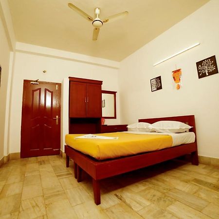 Kairali Tourist Home Ґуруваюр Екстер'єр фото