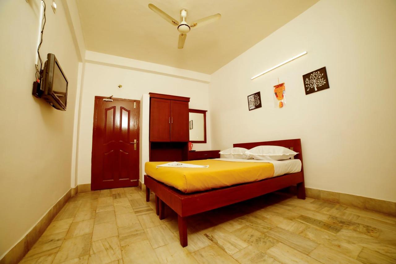 Kairali Tourist Home Ґуруваюр Екстер'єр фото
