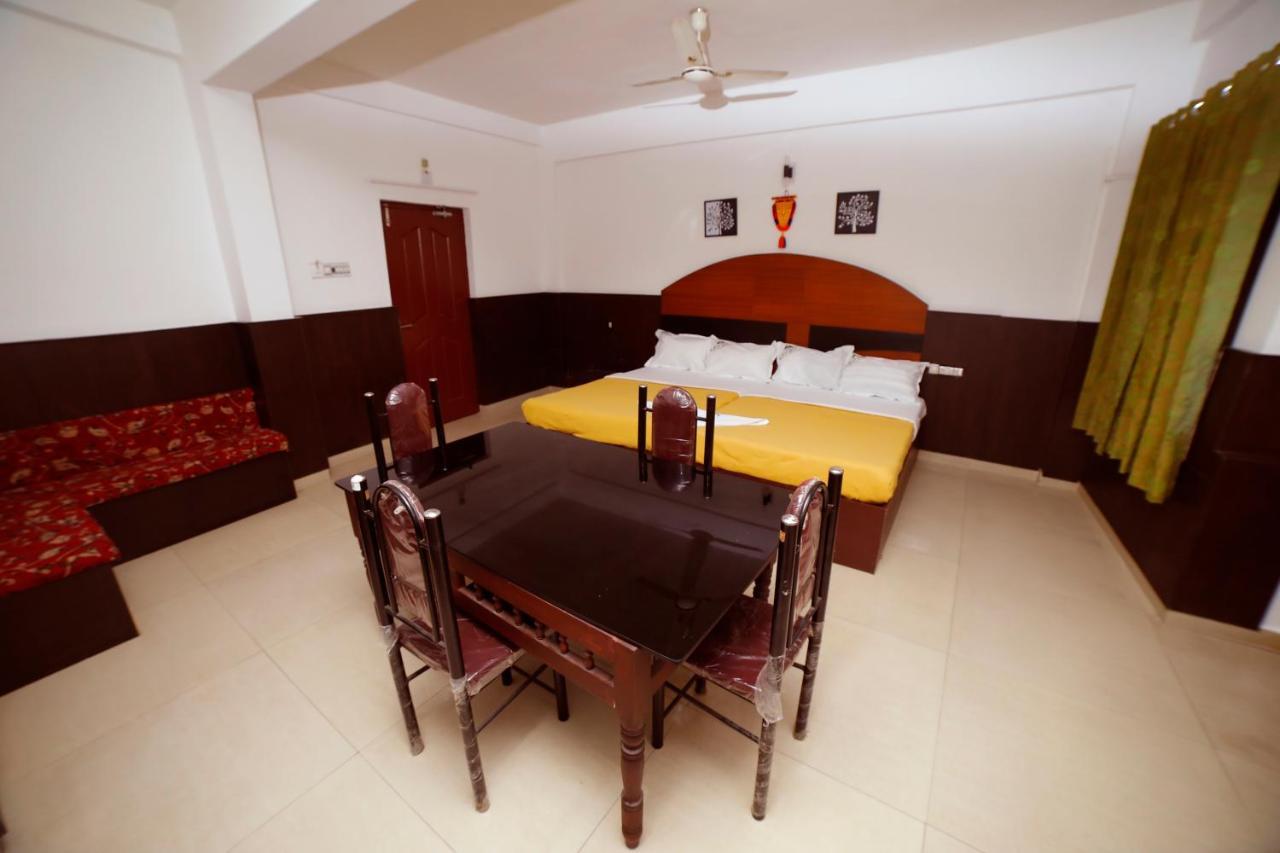 Kairali Tourist Home Ґуруваюр Екстер'єр фото