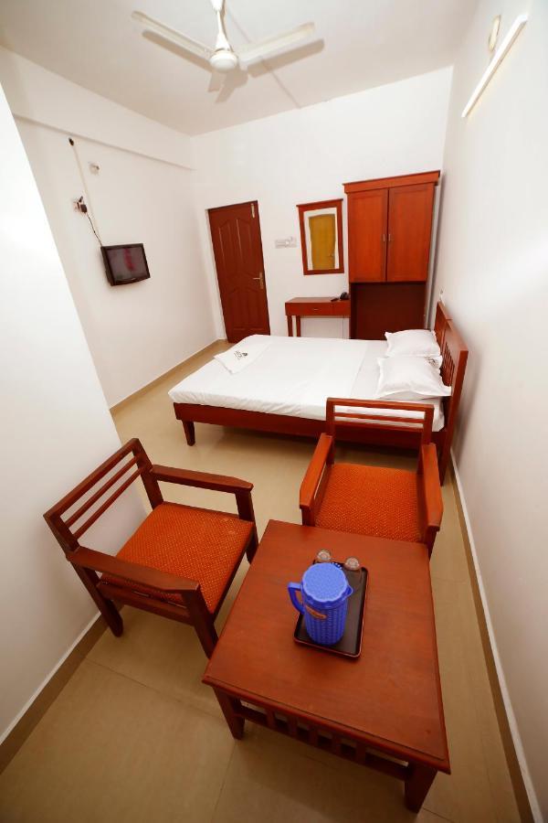 Kairali Tourist Home Ґуруваюр Екстер'єр фото