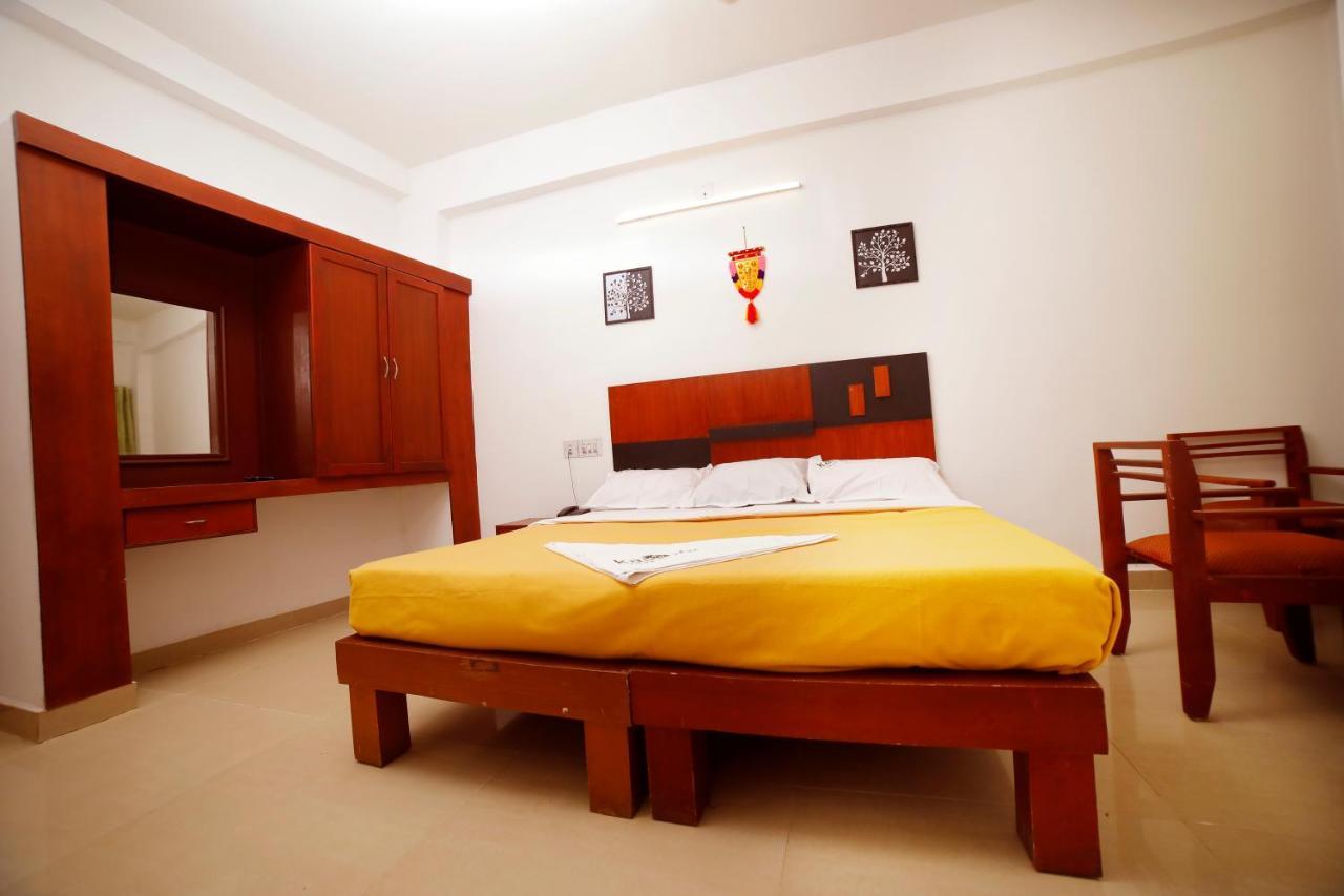 Kairali Tourist Home Ґуруваюр Екстер'єр фото