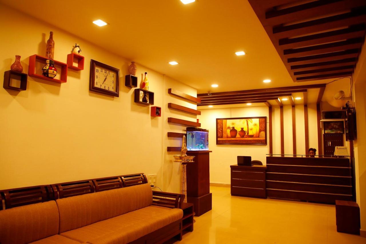 Kairali Tourist Home Ґуруваюр Екстер'єр фото