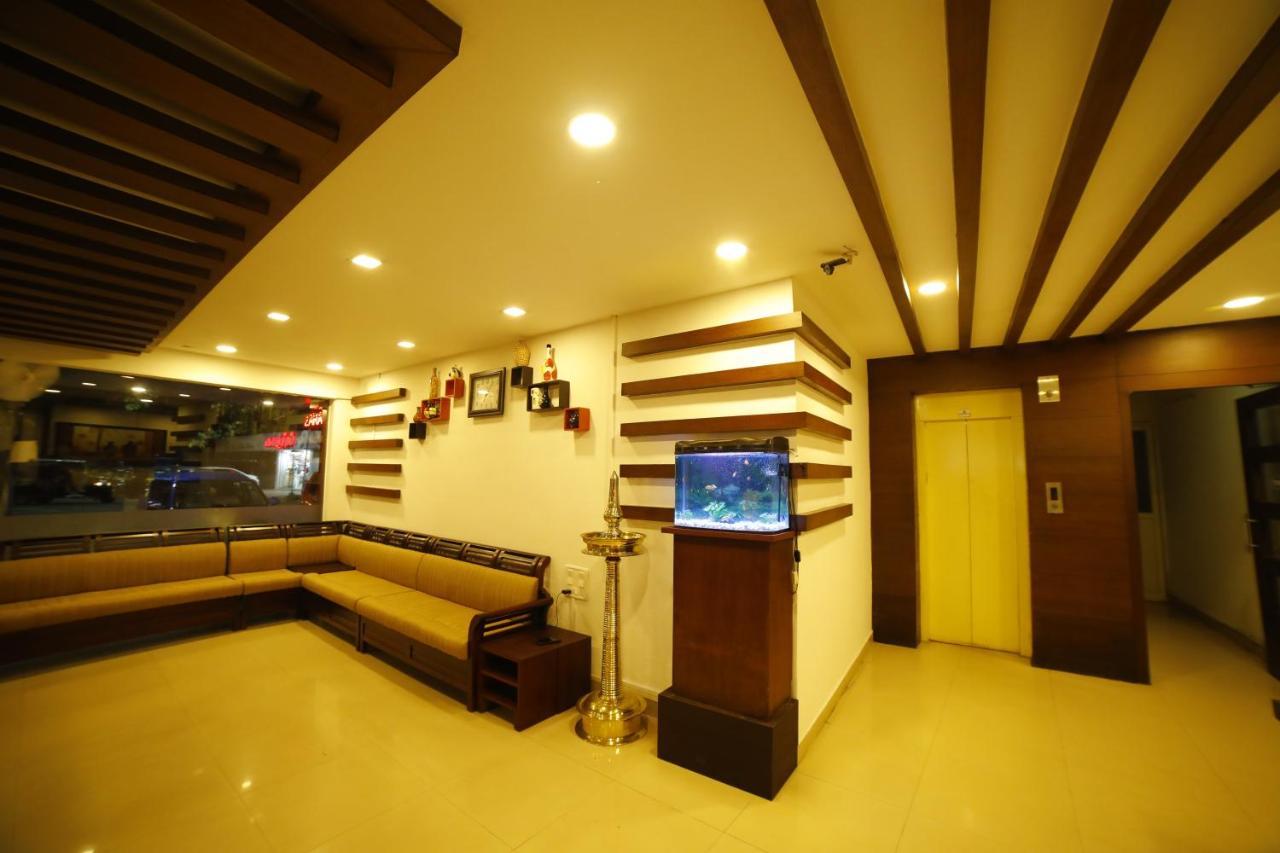 Kairali Tourist Home Ґуруваюр Екстер'єр фото